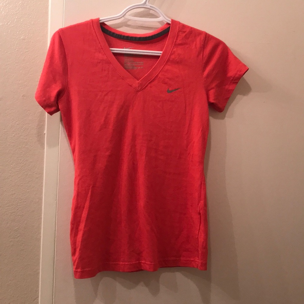 Peach Nike tee slim fit
